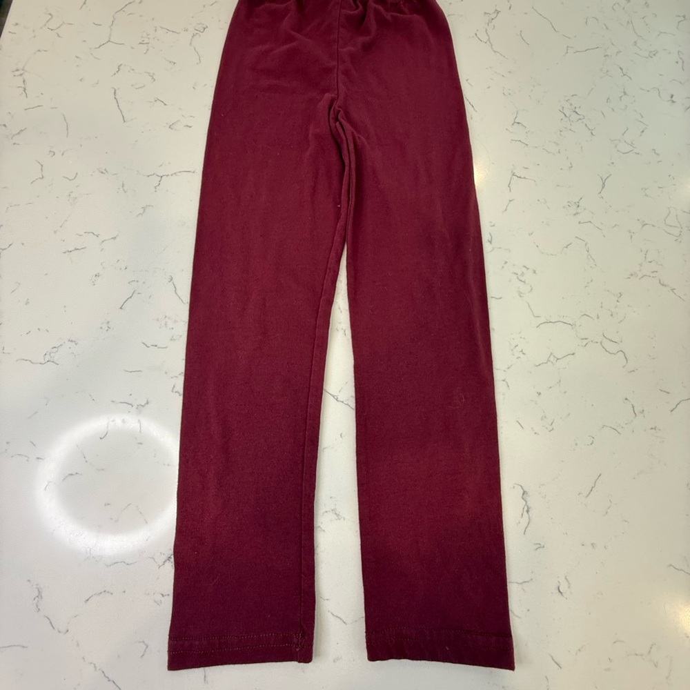 Red Leggings with Simple Silhouette